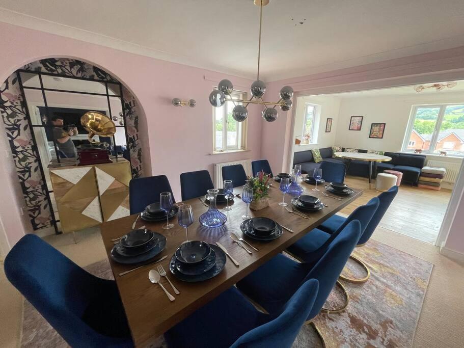 Luxury 4-5 Bed Home With Games Room And Balcony Ньютаун Экстерьер фото