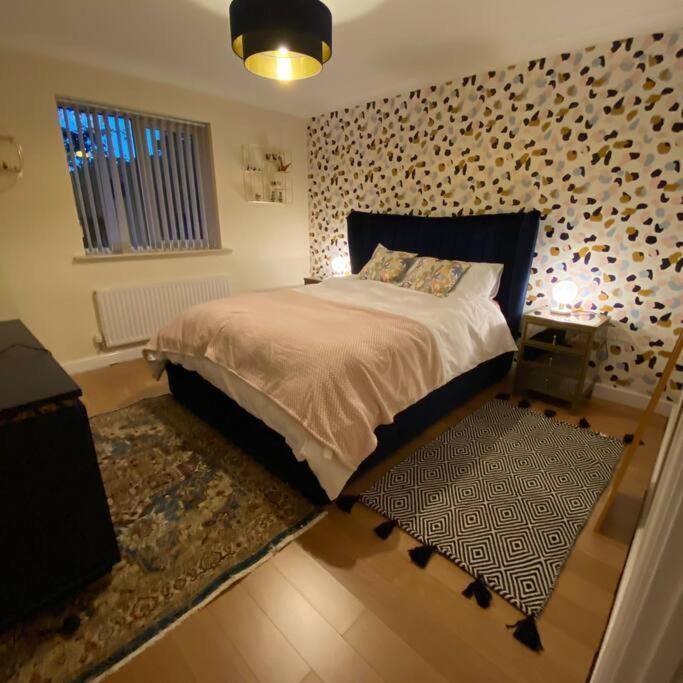 Luxury 4-5 Bed Home With Games Room And Balcony Ньютаун Экстерьер фото