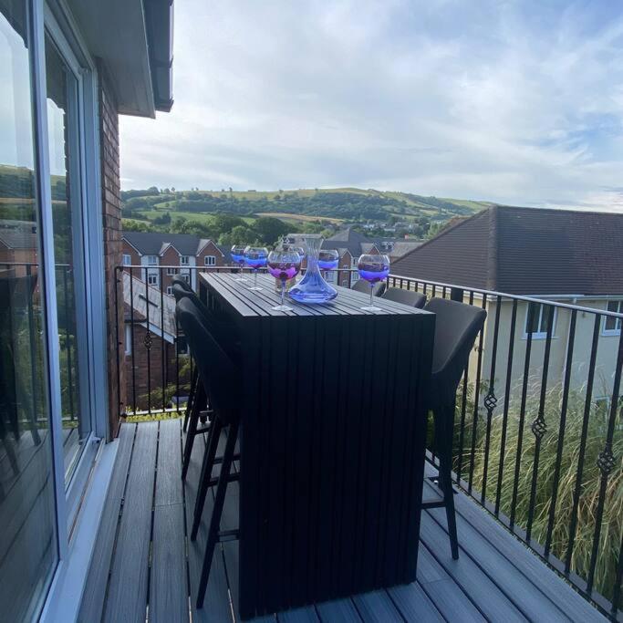 Luxury 4-5 Bed Home With Games Room And Balcony Ньютаун Экстерьер фото