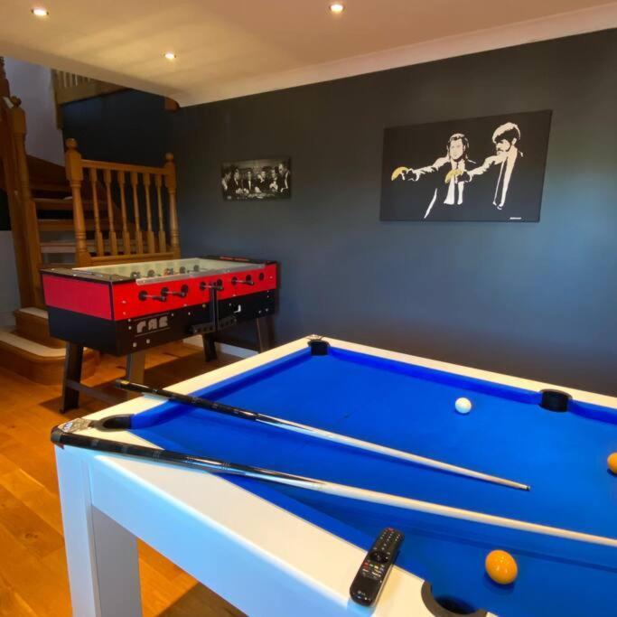 Luxury 4-5 Bed Home With Games Room And Balcony Ньютаун Экстерьер фото