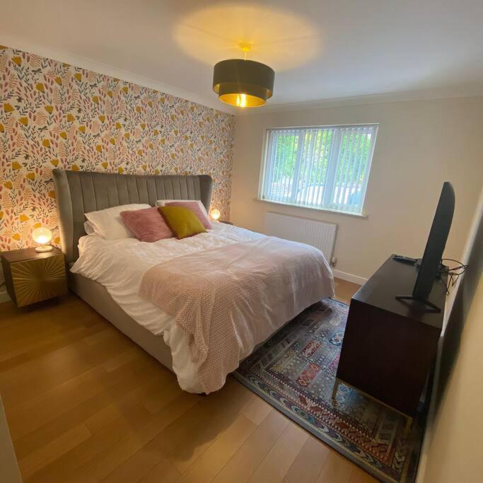 Luxury 4-5 Bed Home With Games Room And Balcony Ньютаун Экстерьер фото