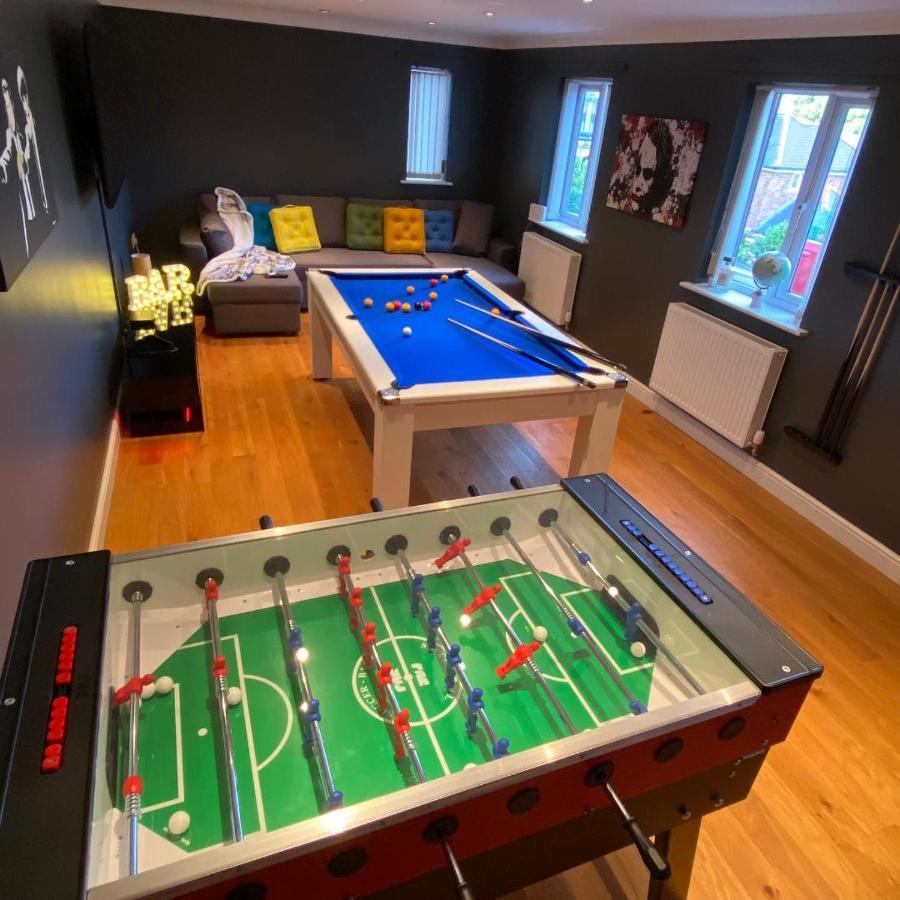 Luxury 4-5 Bed Home With Games Room And Balcony Ньютаун Экстерьер фото